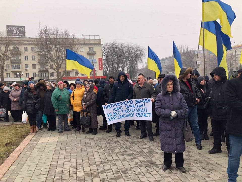 Дестабілізує ситуацію в регіоні, співпрацює з РФ: екс-мера Херсона Сальдо засудили на народому вічі