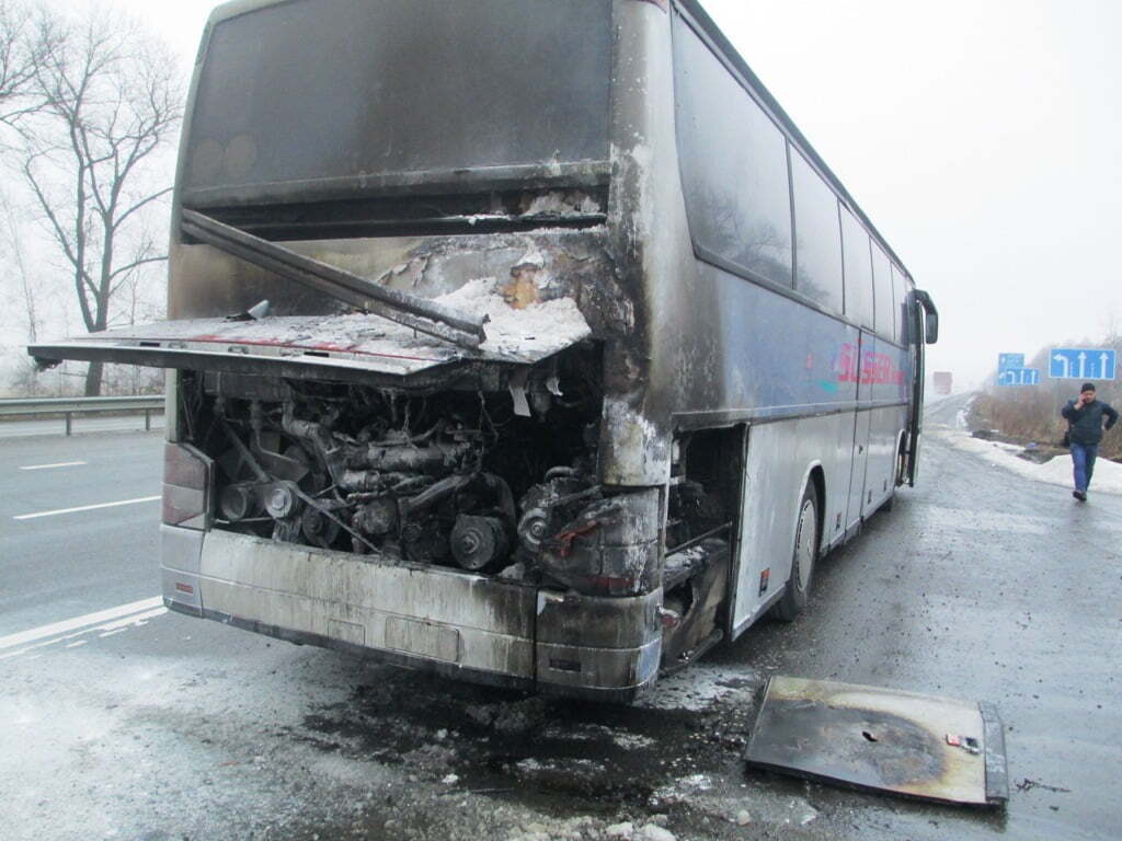 На Житомирщині горів автобус міжнародного сполучення – кадри