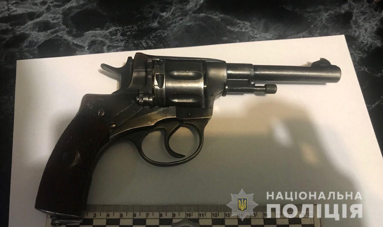 На Київщині конфлікт в електричці закінчився стріляниною – є постраждалі