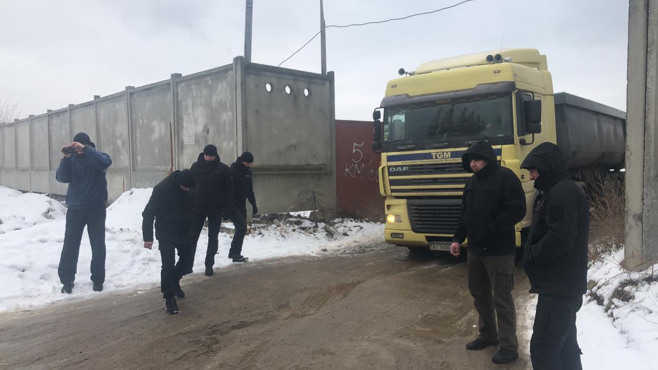 Вони повернулись: нападники на журналіста ''СтопКору'' знову взялися за старе