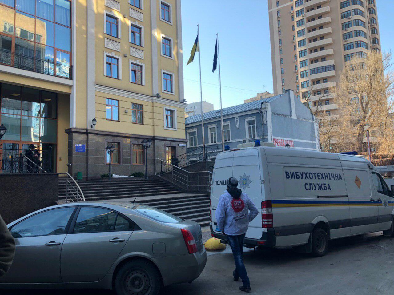 Вибухонебезпечна суддя Ластовка: будівлю ВРП замінували під час акції проти судді