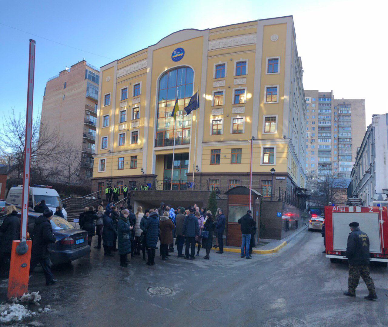 Вибухонебезпечна суддя Ластовка: будівлю ВРП замінували під час акції проти судді