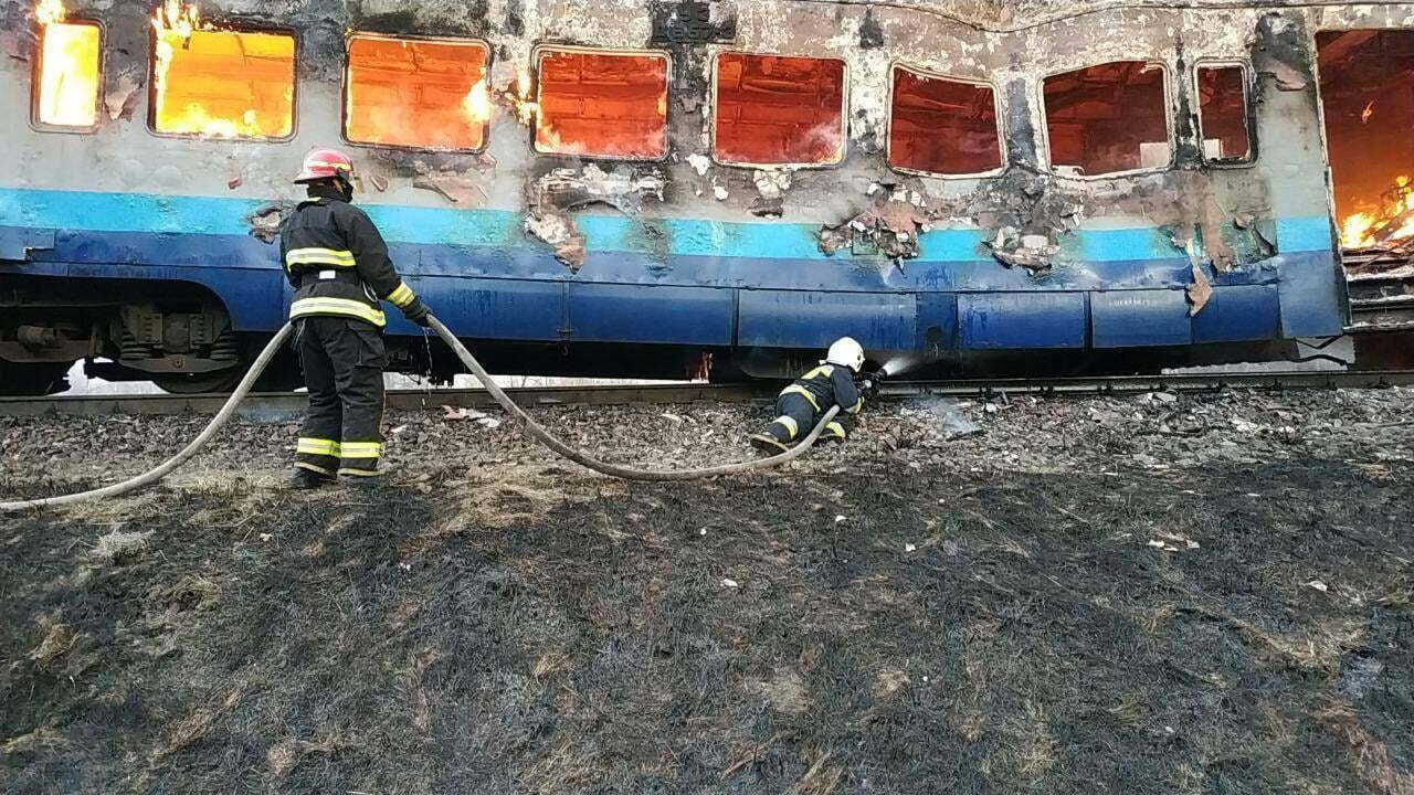 На Рівненщині під час рейсу загорівся пасажирський потяг (ФОТО)