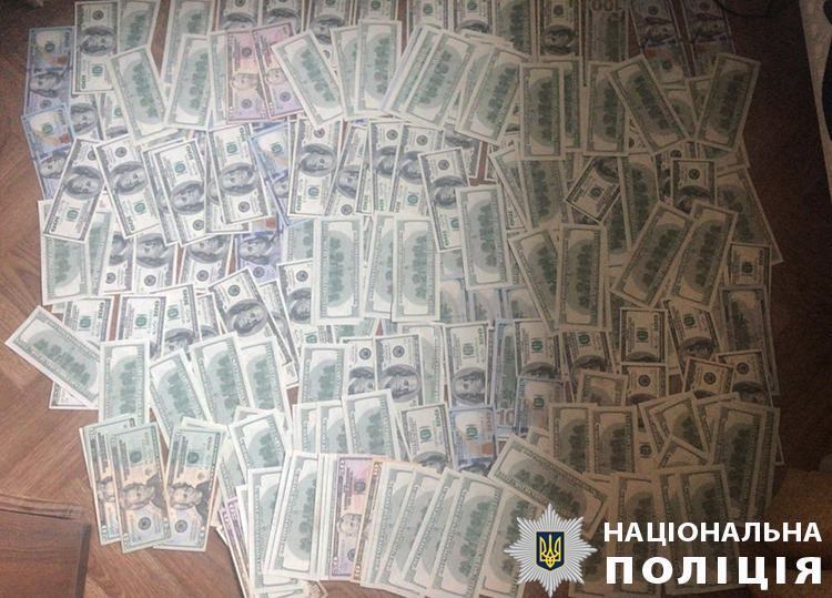 На Дніпропетровщині чиновників спіймали на систематичному хабарництві