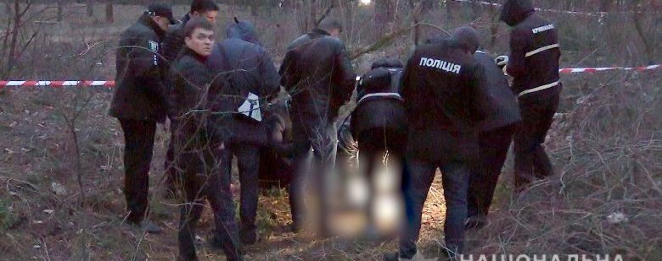 У Києві на території парку знайшли труп немовляти