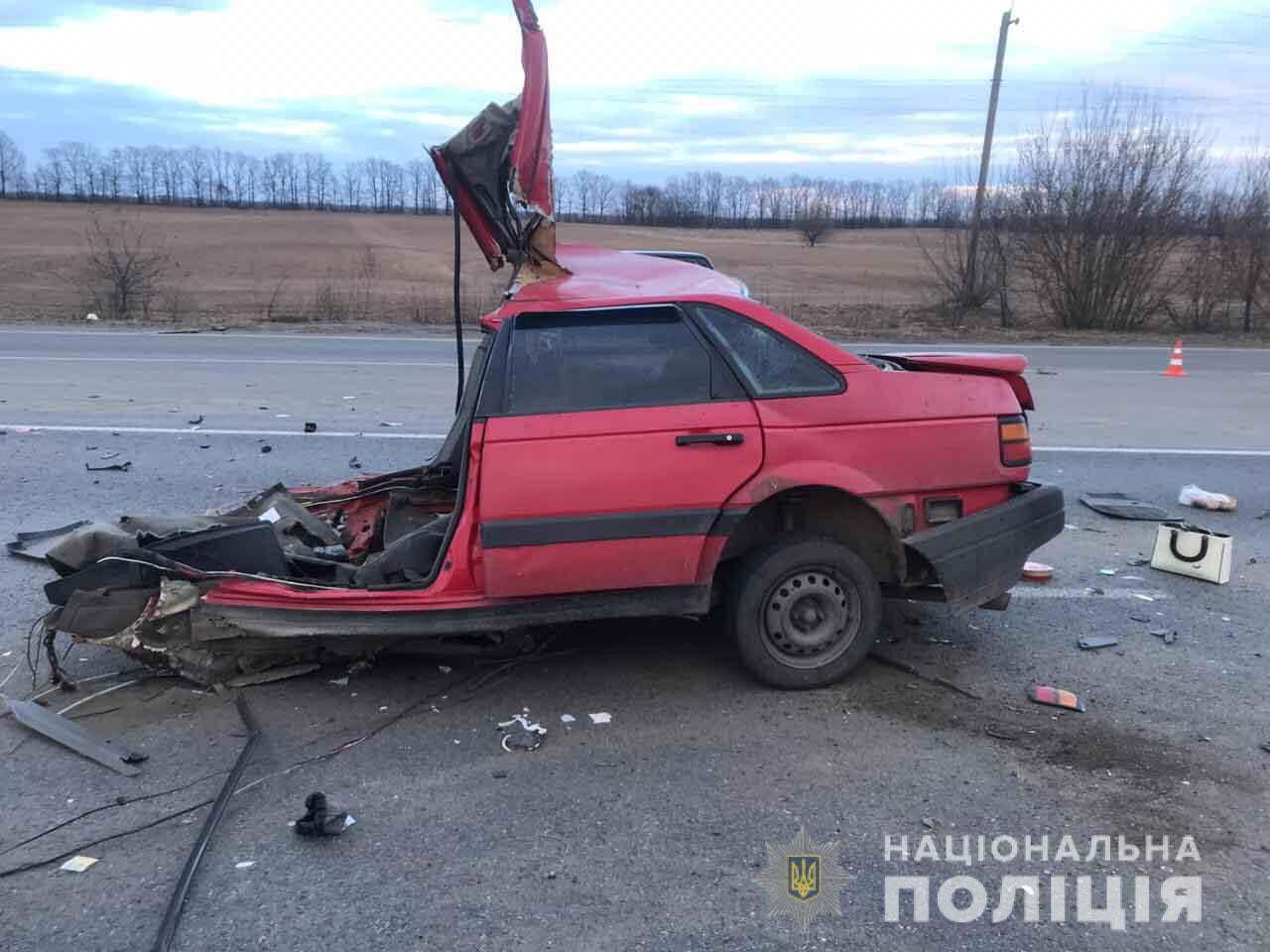 Моторошна аварія: під Вінницею внаслідок ДТП авто розірвало навпіл – фото
