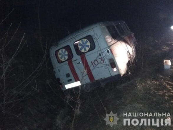 На Волині авто ''швидкої'' злетіло в кювет