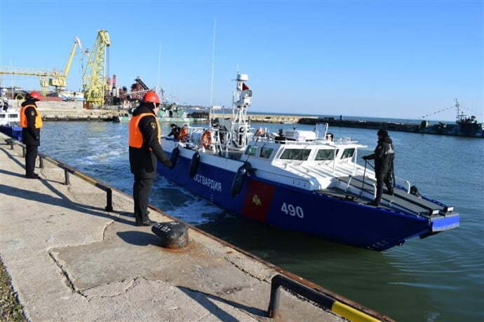 Російські військові несподівано почали патрулювати Керченський міст – причина невідома: з'явилися перші фото