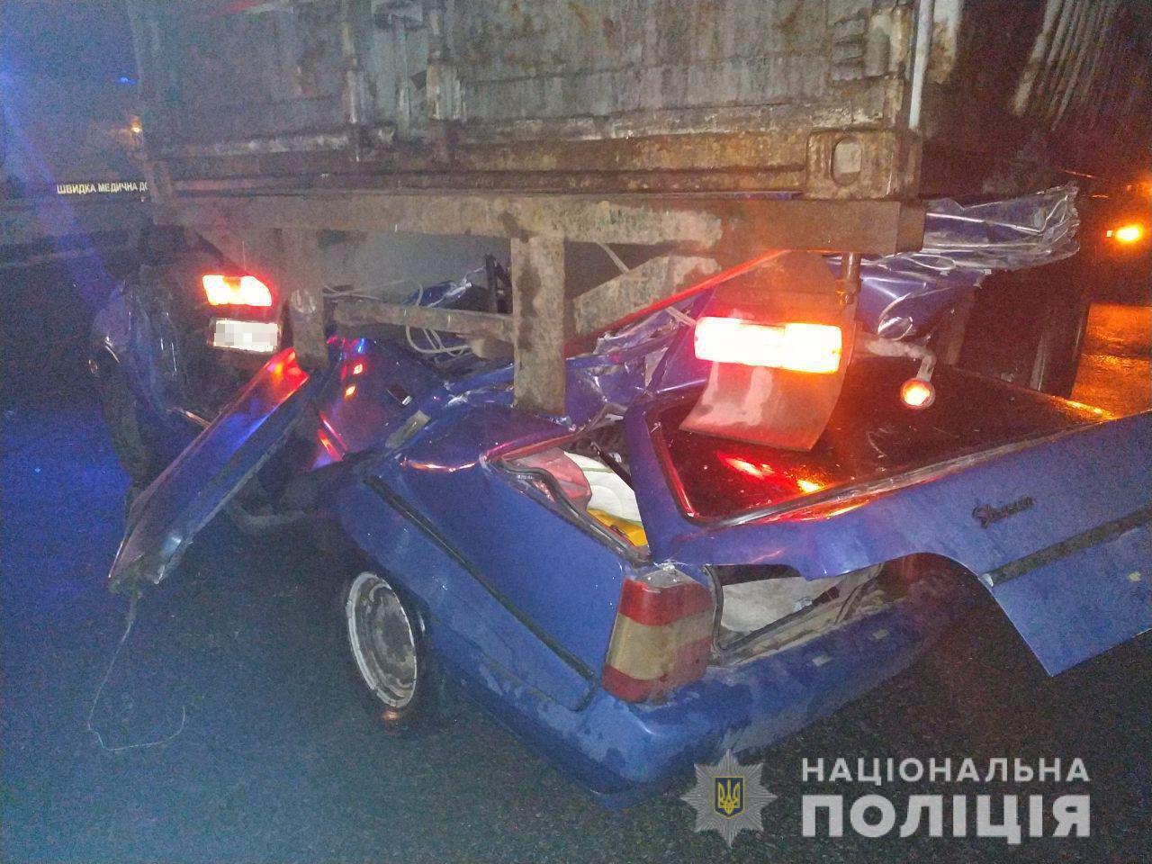 Зіткнення з вантажівкою – у Запоріжжі в смертельній ДТП загинув 18-річний хлопець (ФОТО)