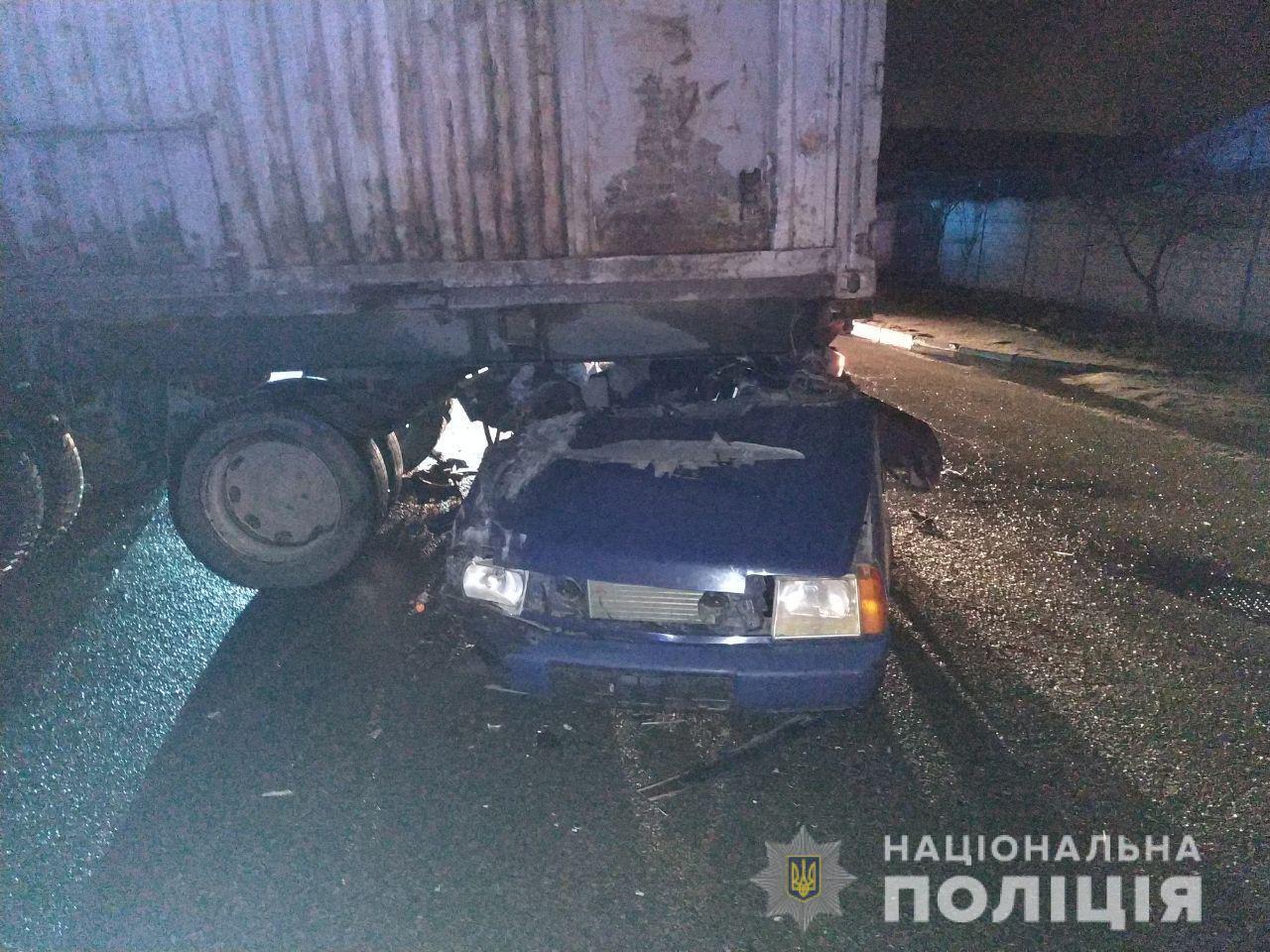 Зіткнення з вантажівкою – у Запоріжжі в смертельній ДТП загинув 18-річний хлопець (ФОТО)