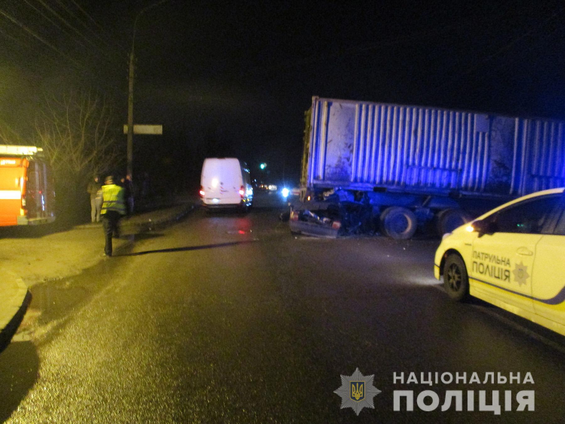 Зіткнення з вантажівкою – у Запоріжжі в смертельній ДТП загинув 18-річний хлопець (ФОТО)