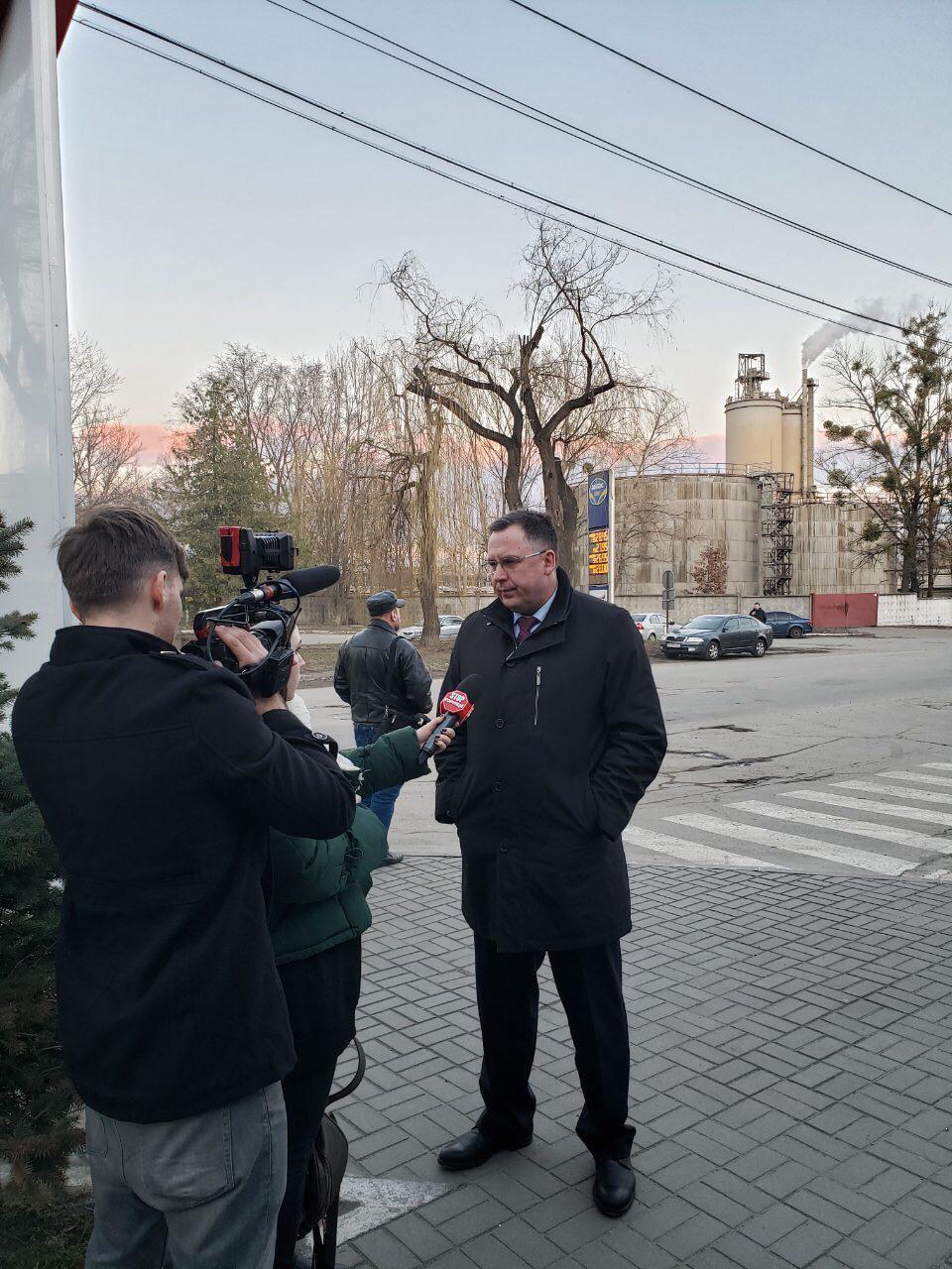 Пил в очі – у Києві підприємство виробляє будматеріали просто на головах у людей