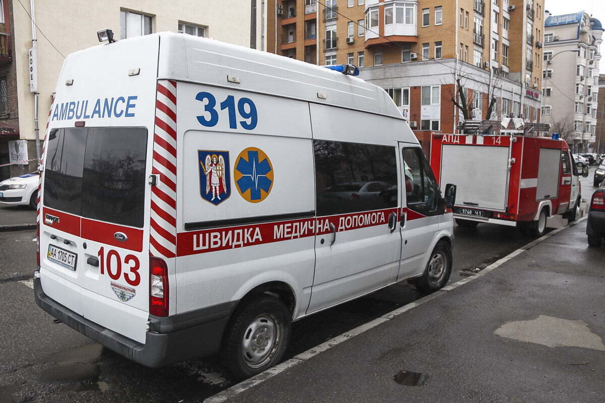 ''Граната'' замість вивіски: у Києві над входом у магазин повісили боєприпас