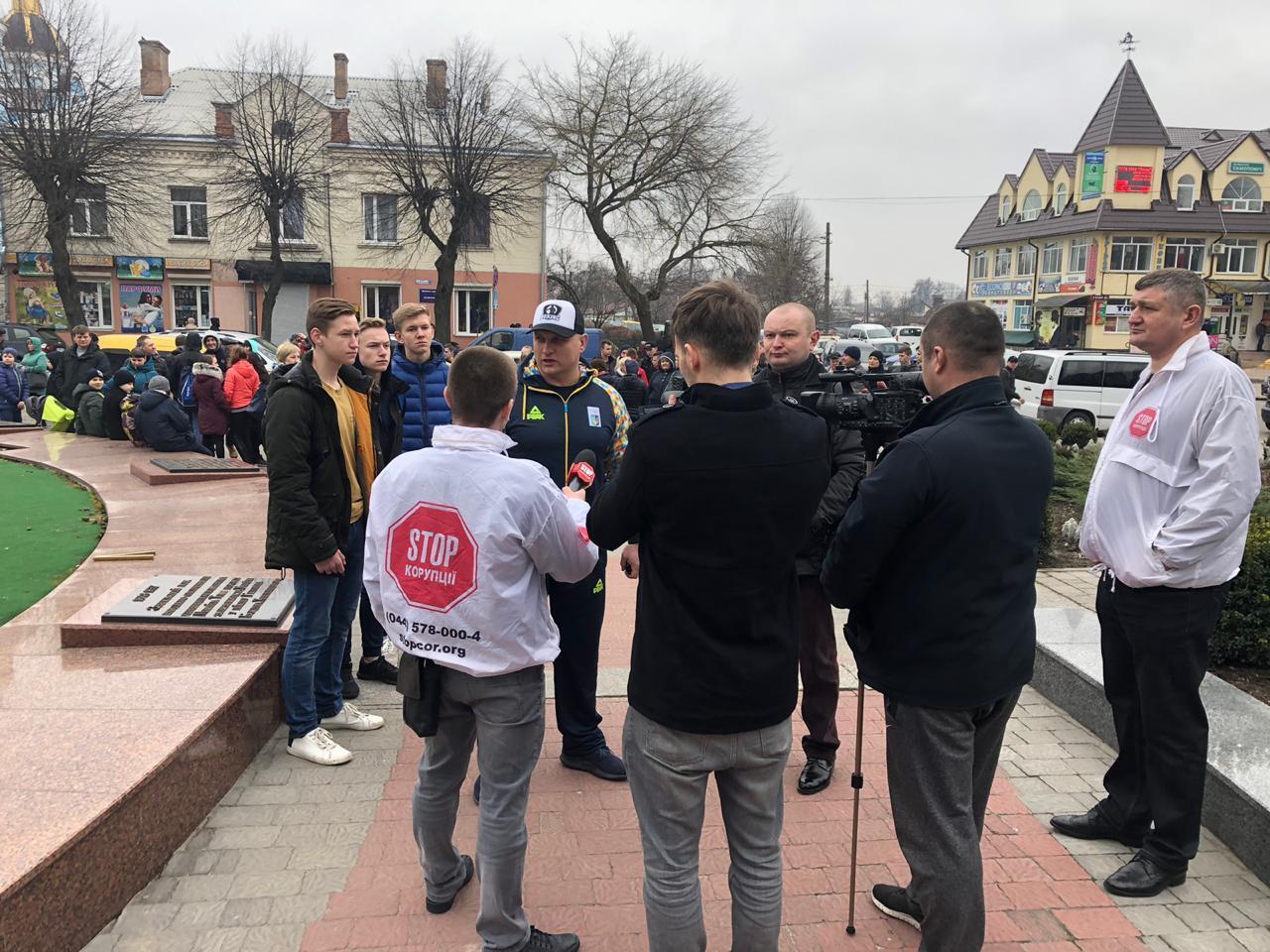 Масштабна акція протесту на Житомирщині – люди вимагають відновлення будівлі Молодіжного центру (фото)