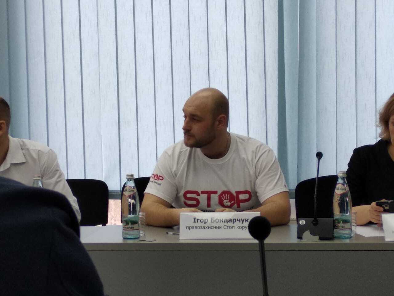''Кандидати, як мамонти, б'ються за вихід у фінал'', – Ігор Бондарчук на круглому столі щодо підкупу виборців (фото)