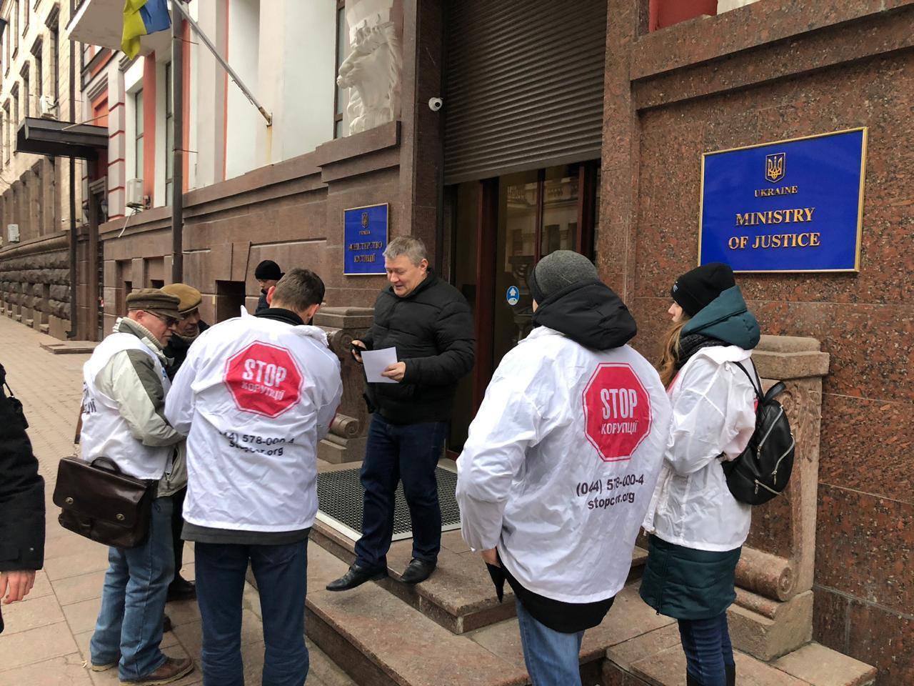 Реєстратори-чаклуни на службі у Володимира Сальдо: повернення майна ''Херсонбуду'' з новими перепонами