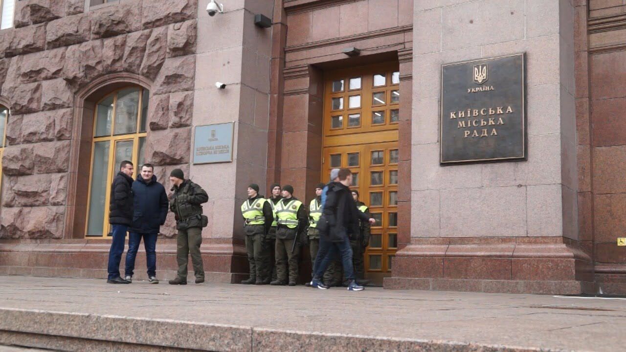 Паркувальники проти депутатів Київради – права на паркомайданчики продаватимуть лише через Prozorro