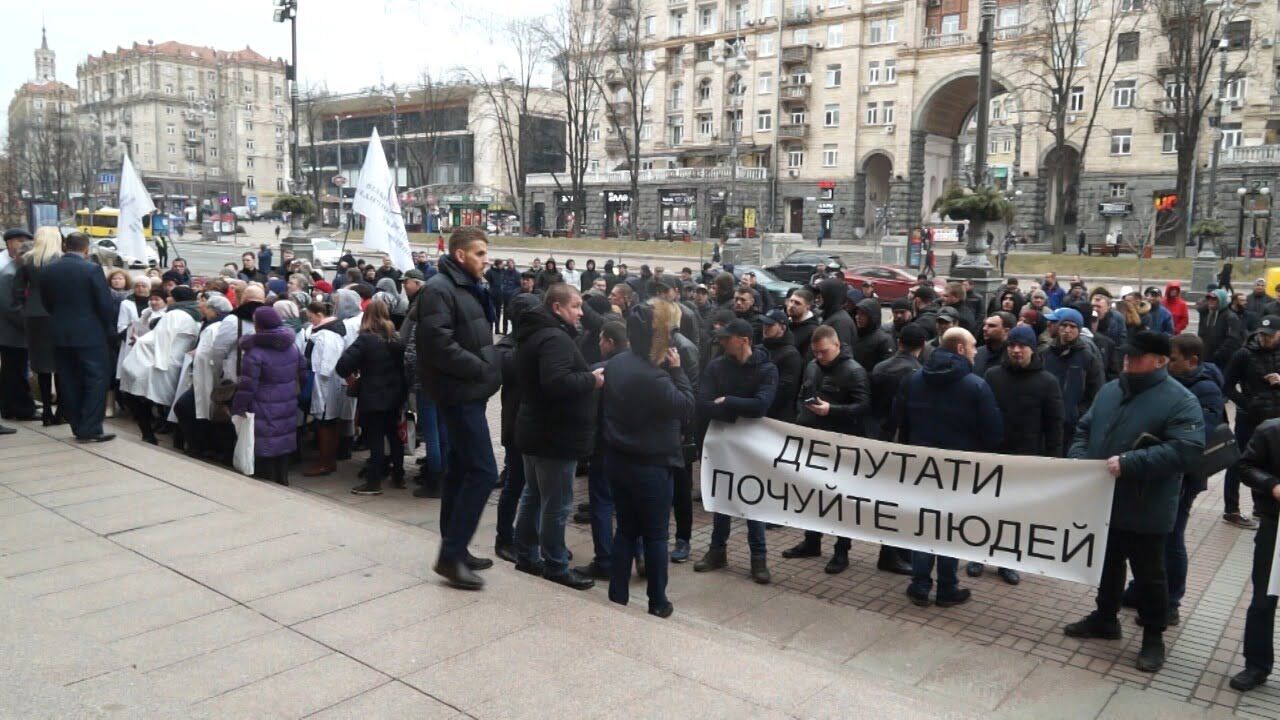 Паркувальники проти депутатів Київради – права на паркомайданчики продаватимуть лише через Prozorro