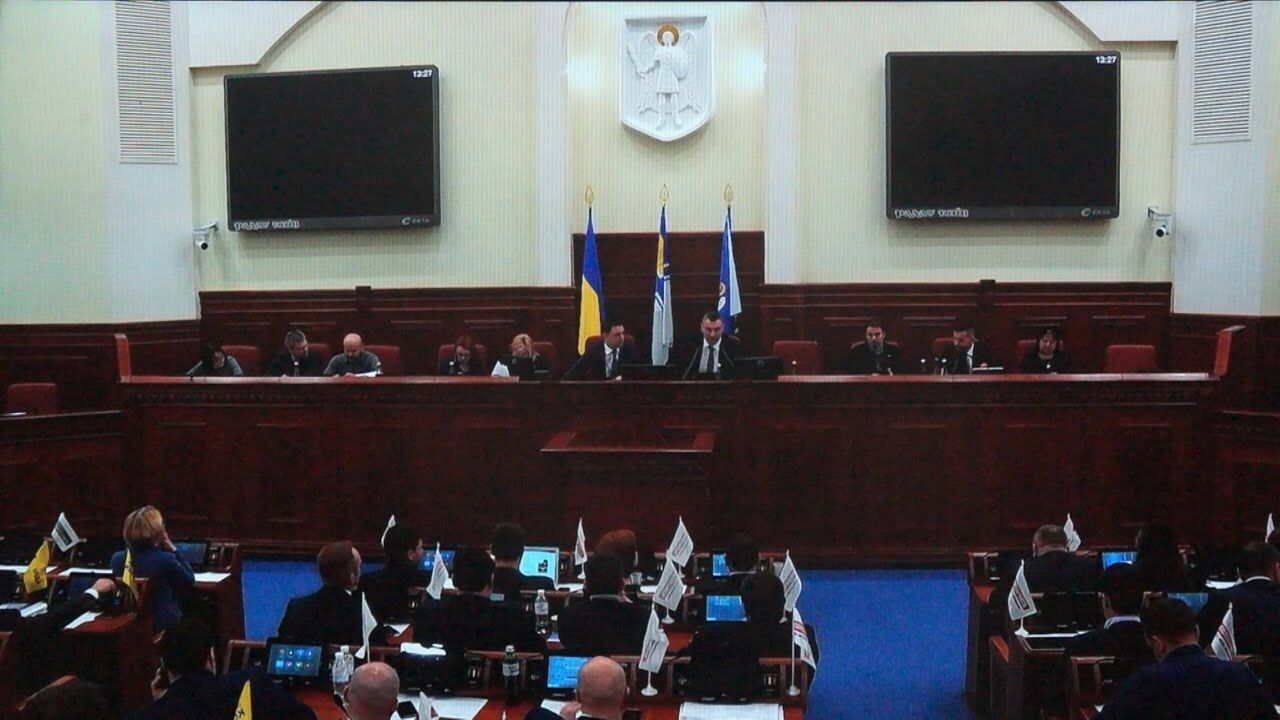 Паркувальники проти депутатів Київради – права на паркомайданчики продаватимуть лише через Prozorro