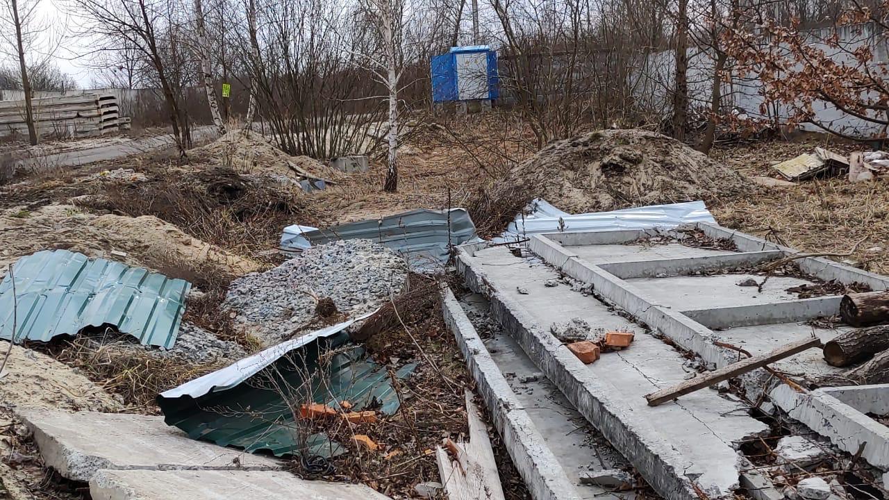 Три дні на демонтаж: нардепові Хомутинніку поставили умови через незаконний паркан