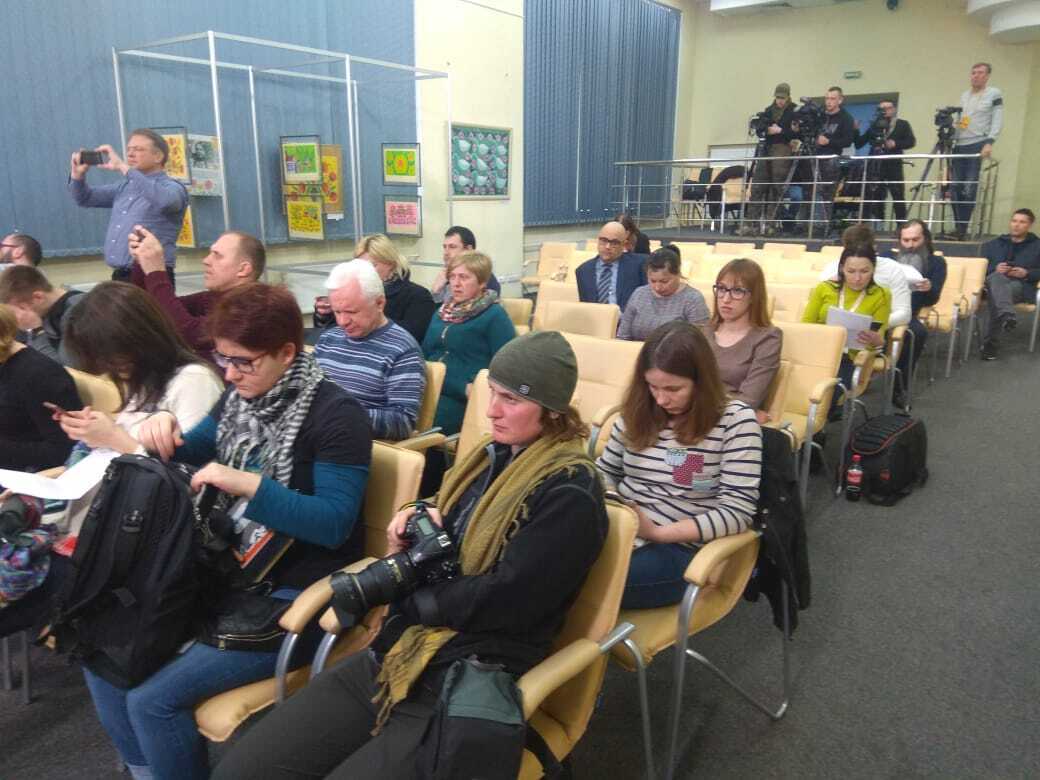 Пишіть листи, шліть запити: як керівник АРМА поспілкувався з журналістами