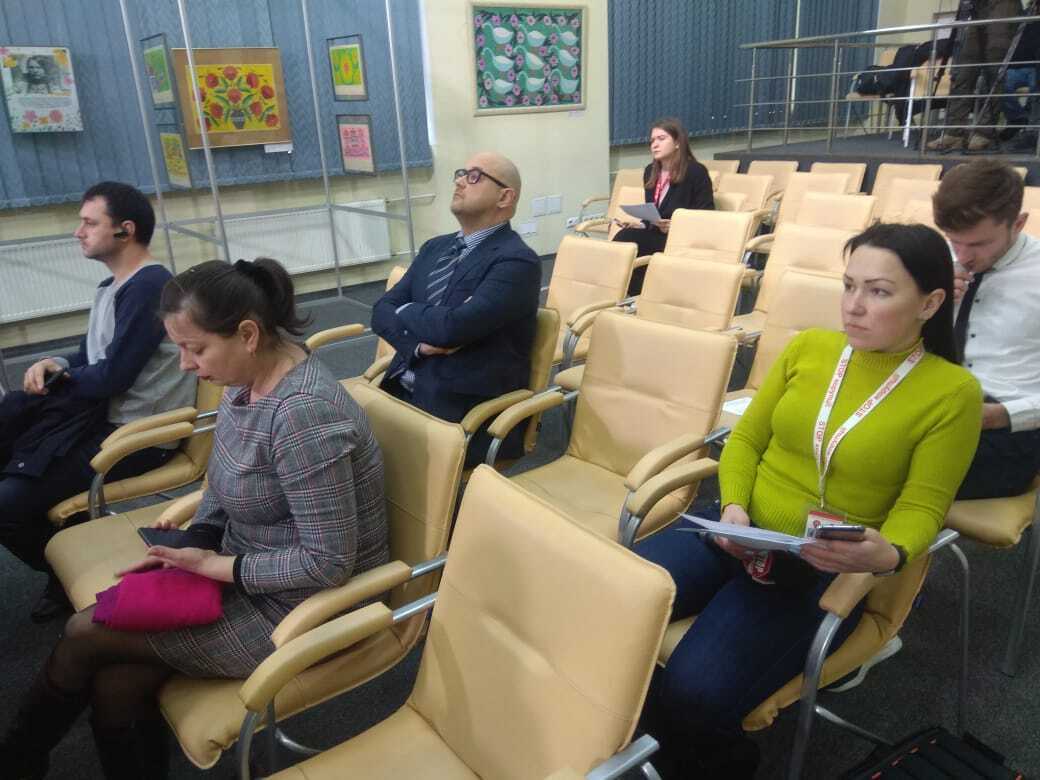Пишіть листи, шліть запити: як керівник АРМА поспілкувався з журналістами