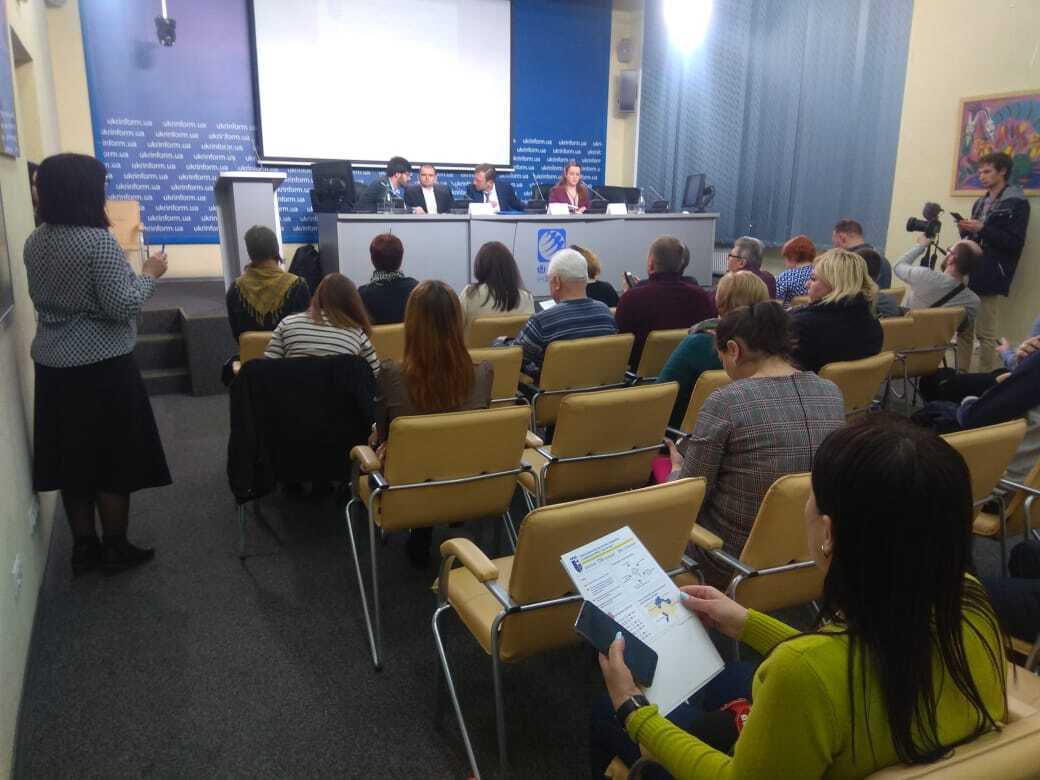Пишіть листи, шліть запити: як керівник АРМА поспілкувався з журналістами