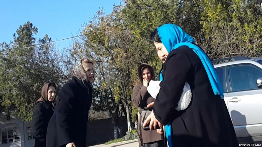 ЗМІ оприлюднили фото дружини Януковича, яка прийшла на кладовище в Севастополі (фото)