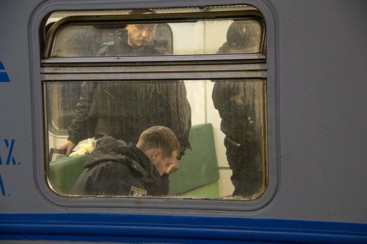Остання поїздка: на Дарницькому вокзалі в електричці знайшли труп (ФОТО)