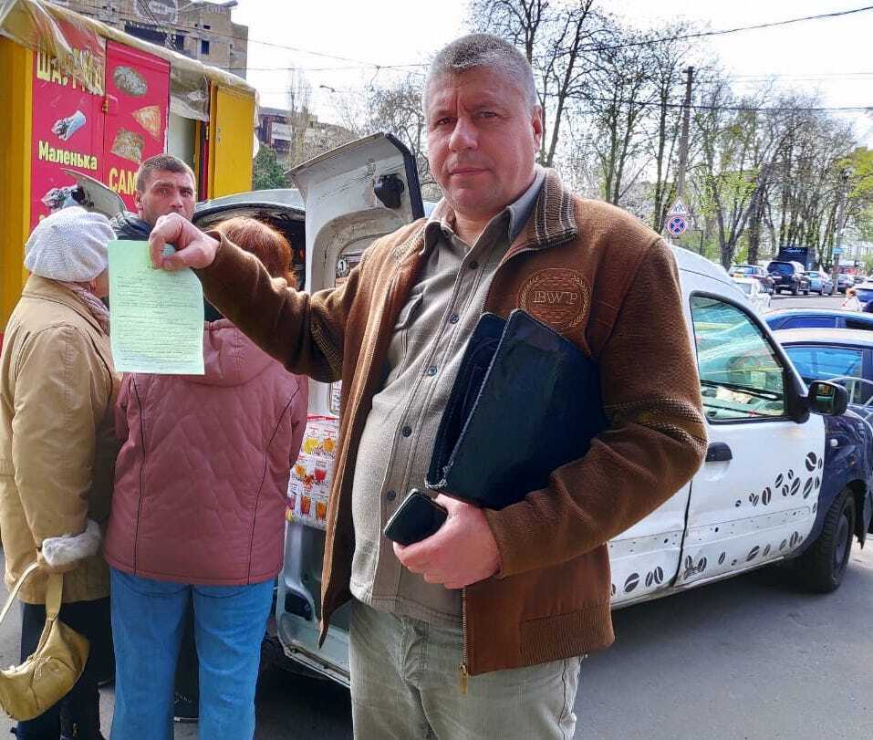 В ''Київблагоустрої'' виписали припис чоловікові, який в знак підтримки пригощав активістів податкового майдану