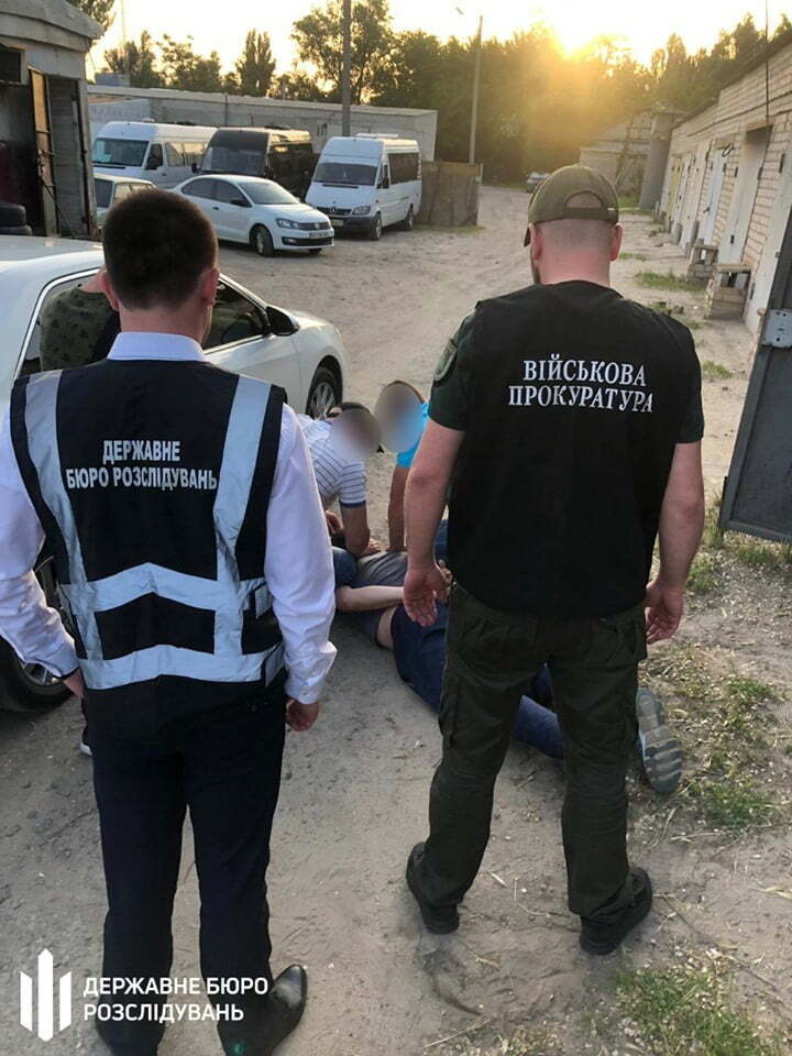 У Запорізькій області затримали поліцейського, при отриманні доларового хабара (ФОТО)