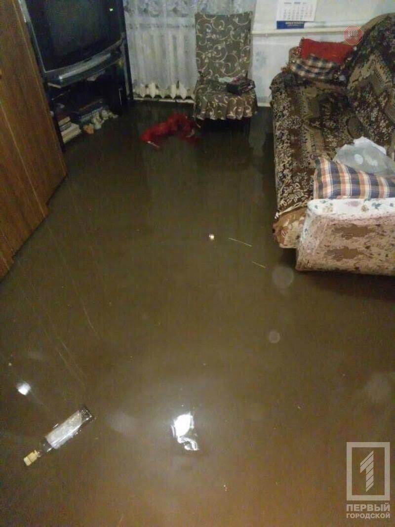 На Дніпропетровщині  повінь повністю затопила село (ФОТО)