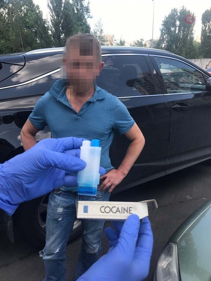 У Києві СБУ блокувала контрабанду та збут кокаїну