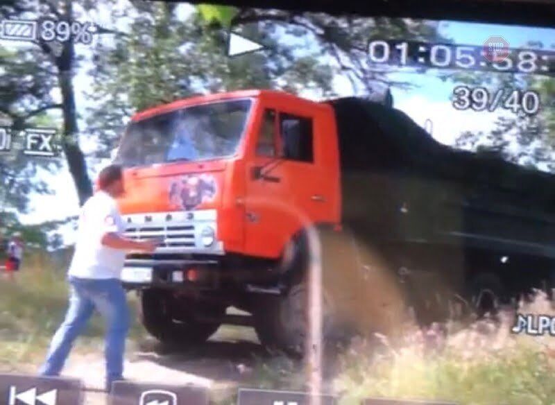 Життя людини за вантажівку з піском – на Київщині піщаний браконьєр наїхав КамАЗом на активіста (ФОТО)