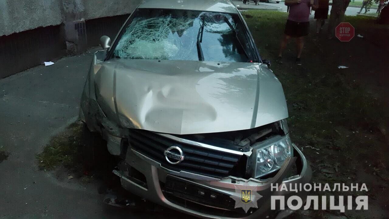 У Харкові автівка знесла агітаційний намет: є постраждалі (ФОТО, ВІДЕО)