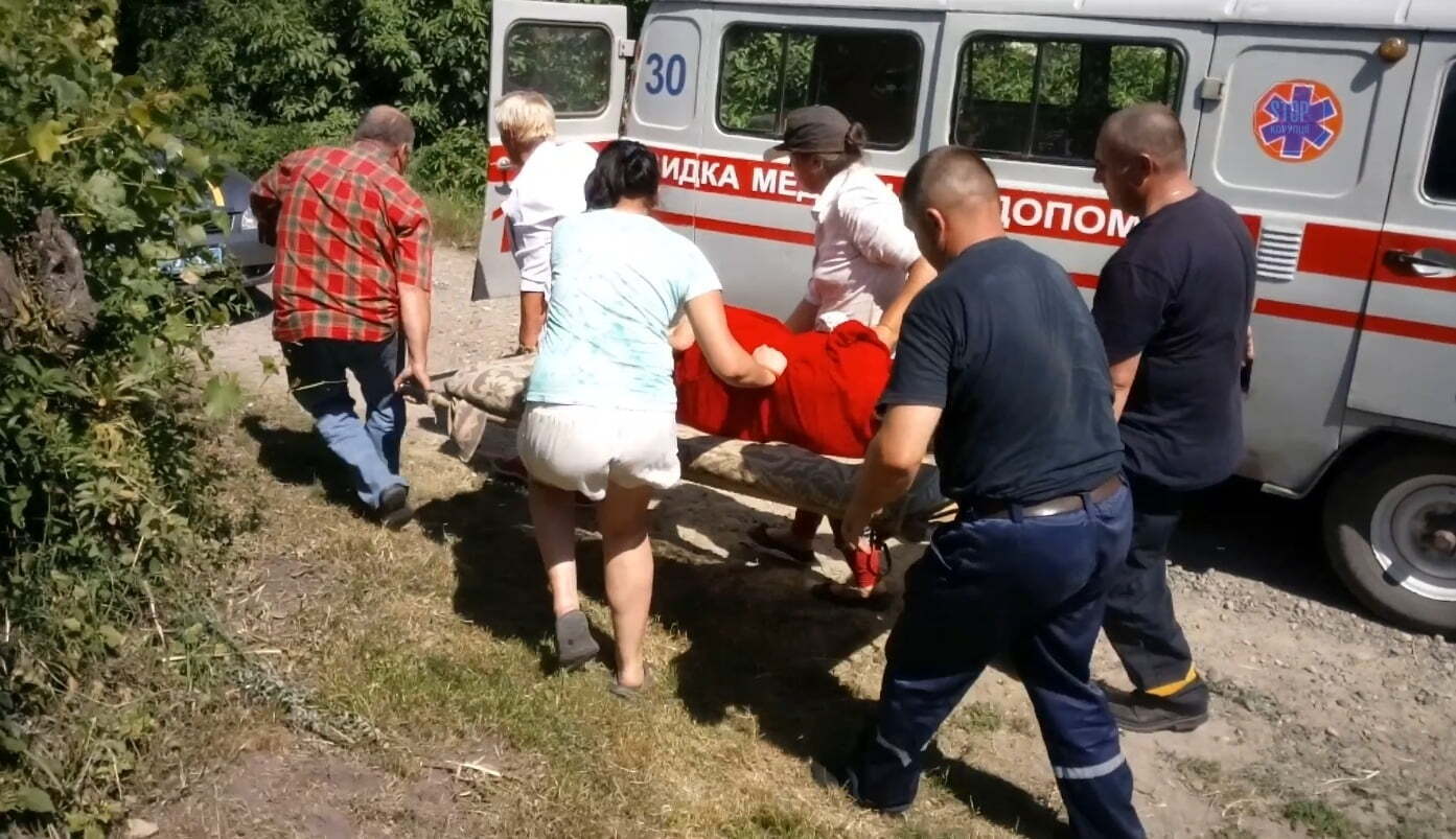 В Чернівецькій області літня жінка впала у 20-метрову криницю (ФОТО)