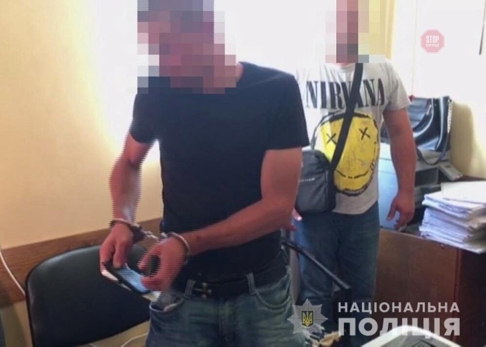 Пограбував і намагався вбити: в Одесі чоловік скинув колишню дружину з балкона