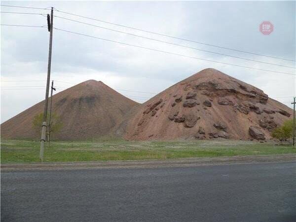  Чоловіка закопали на териконі