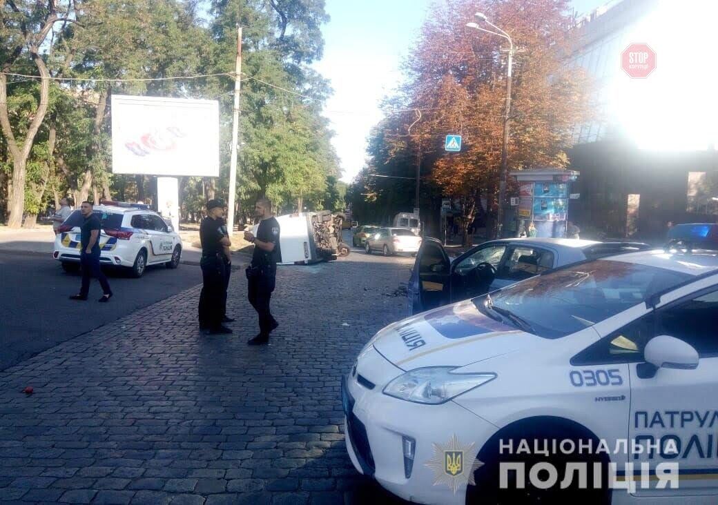 Масштабна аварія: у Дніпрі внаслідок ДТП постраждало 13 осіб (ФОТО)