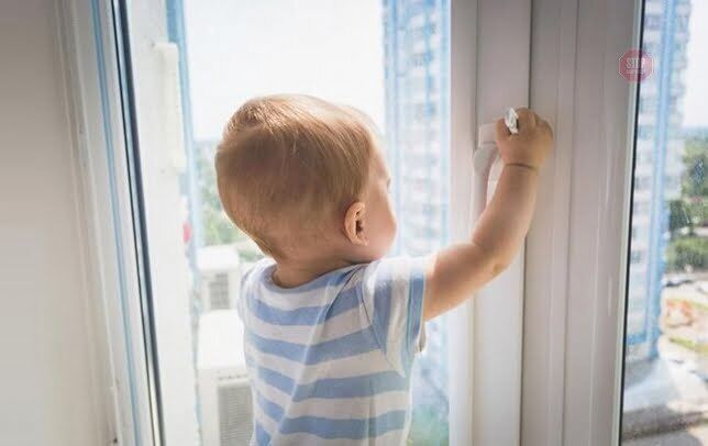 Смерть через вікна: на Полтавщині двоє дітей випали з багатоповерхівок через москітні сітки