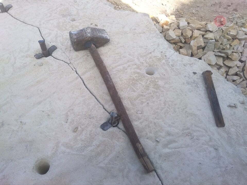 На Вінниччині спецслужби припинили незаконний видобуток пісковику (ФОТО)