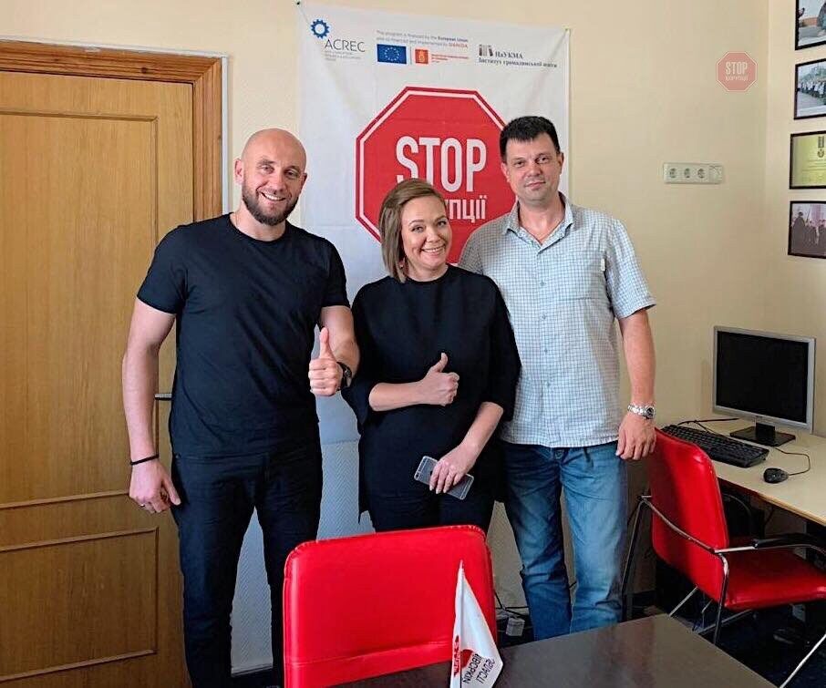 Відтепер сюжети журналістських розслідувань ''СтопКору'' виходитимуть на ''8 каналі''