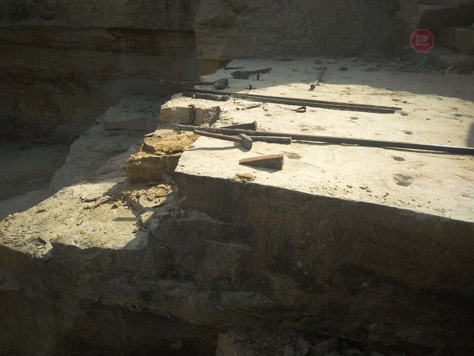 На Вінниччині спецслужби припинили незаконний видобуток пісковику (ФОТО)