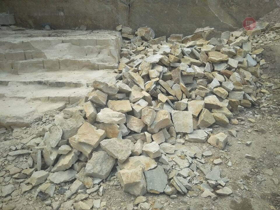 На Вінниччині спецслужби припинили незаконний видобуток пісковику (ФОТО)