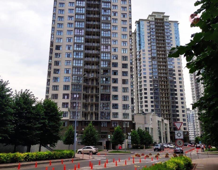 ЖК ''Новопочерські липки'', в якому проживає Ахіджанов