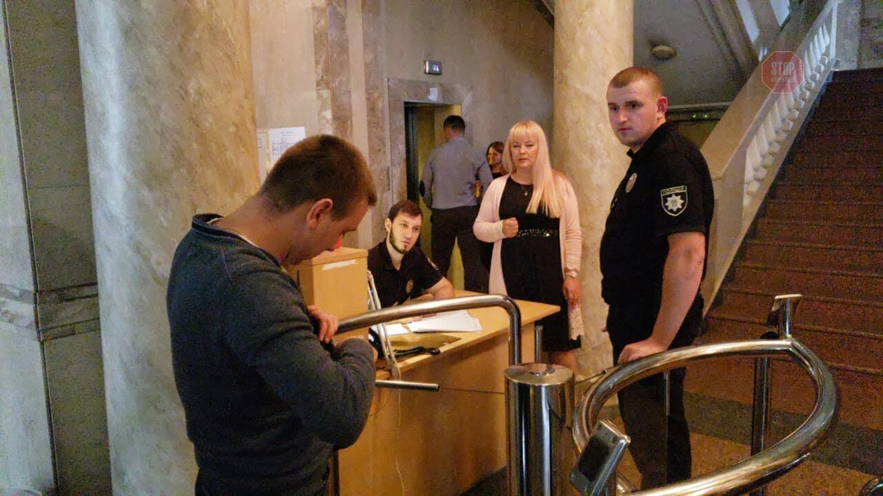 Активіст ''Стоп корупції'' поговорив із представником ДБР