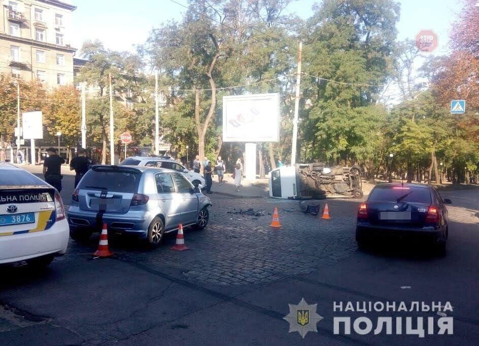 Масштабна аварія: у Дніпрі внаслідок ДТП постраждало 13 осіб (ФОТО)