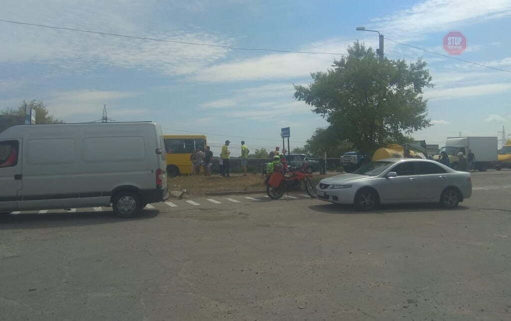  Рух транспорту заблокований Фото: СтопКор