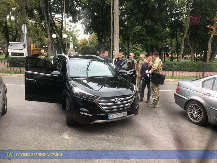 На Чернігівщині перевертні в погонах вимагали доларові хабарі (фото)