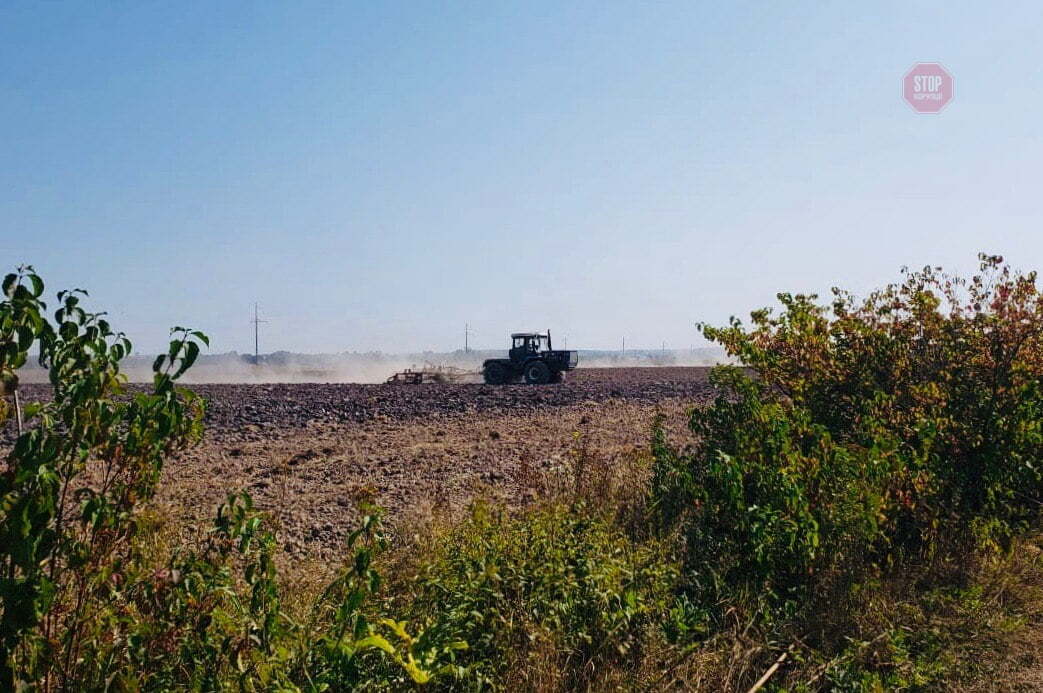  На полях працювала техніка Фото: СтопКор